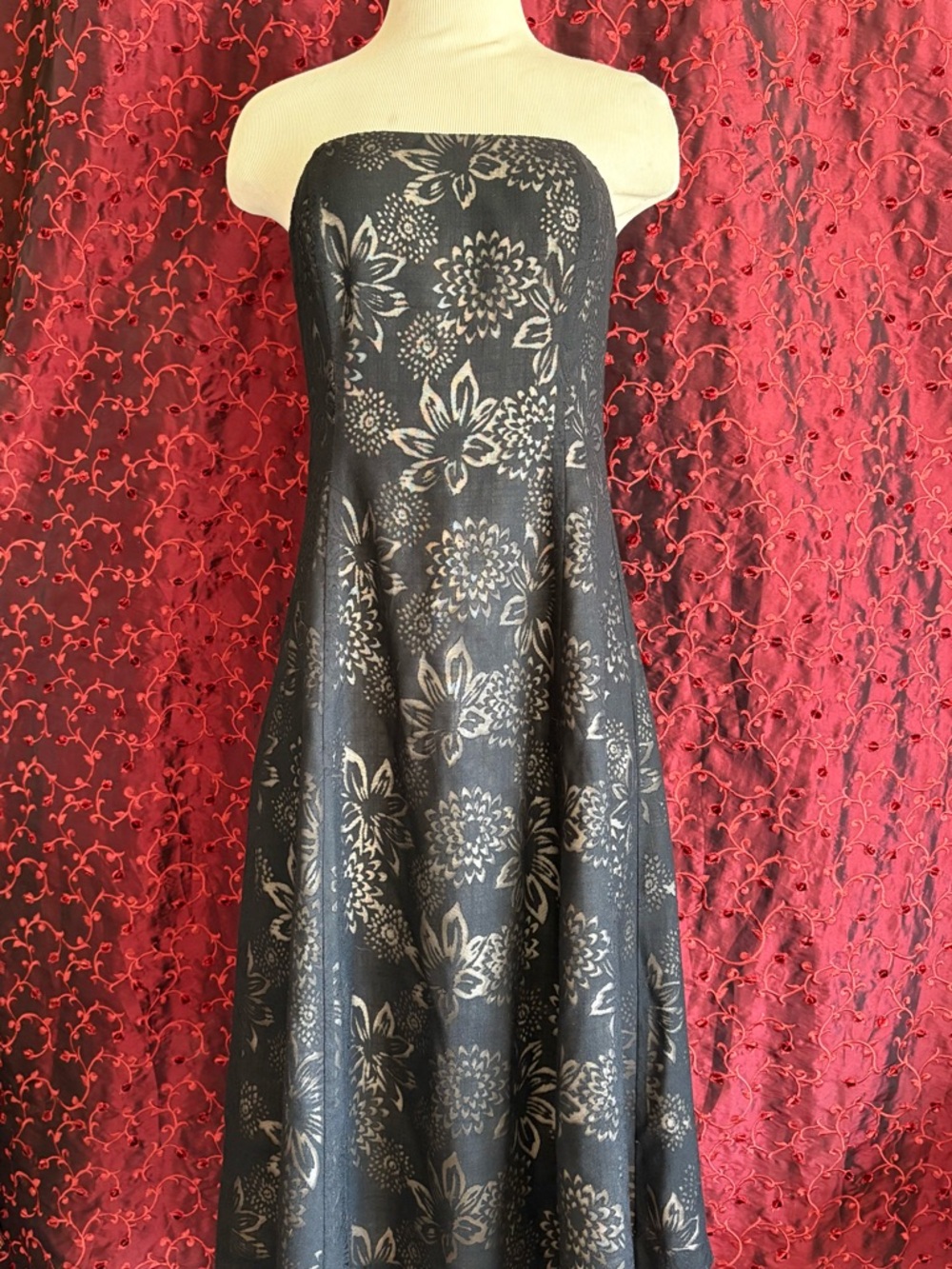 White House Black Market - Black and Cream Lace Strapless Floral Gown - Size 6